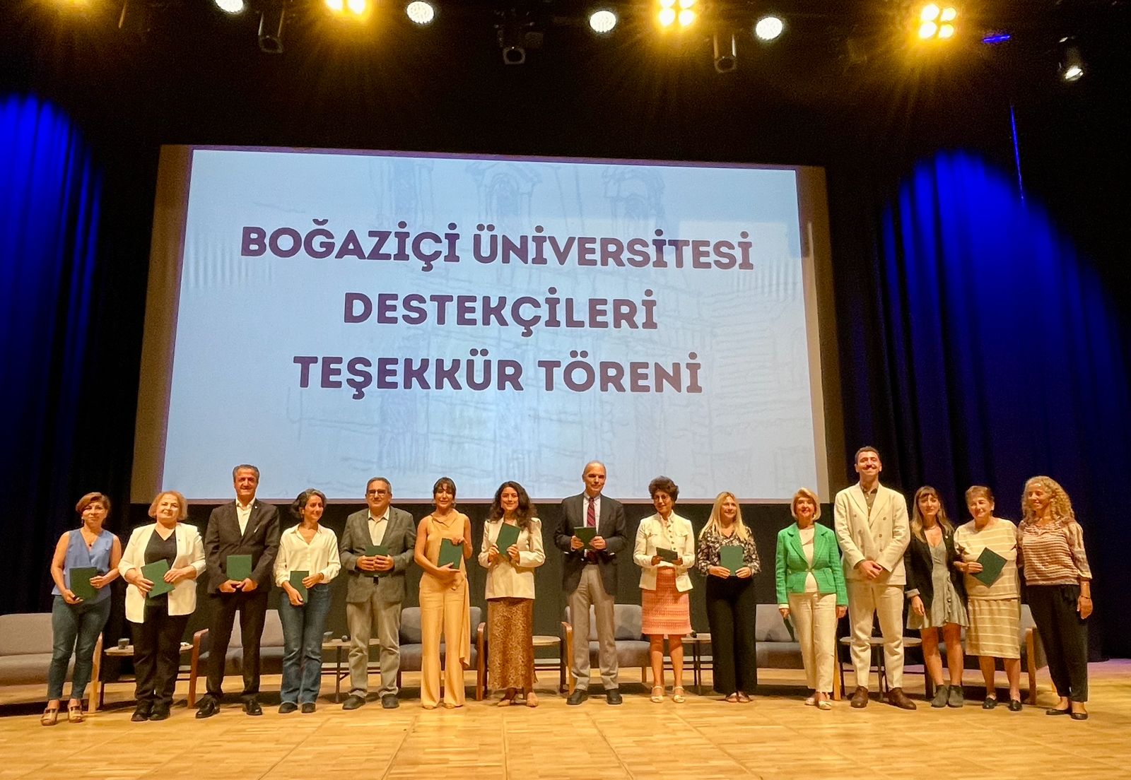 Boğaziçi Mezunlarından ve Akademisyenlerinden İstanbul Tabip Odası'na Teşekkür Plaketi