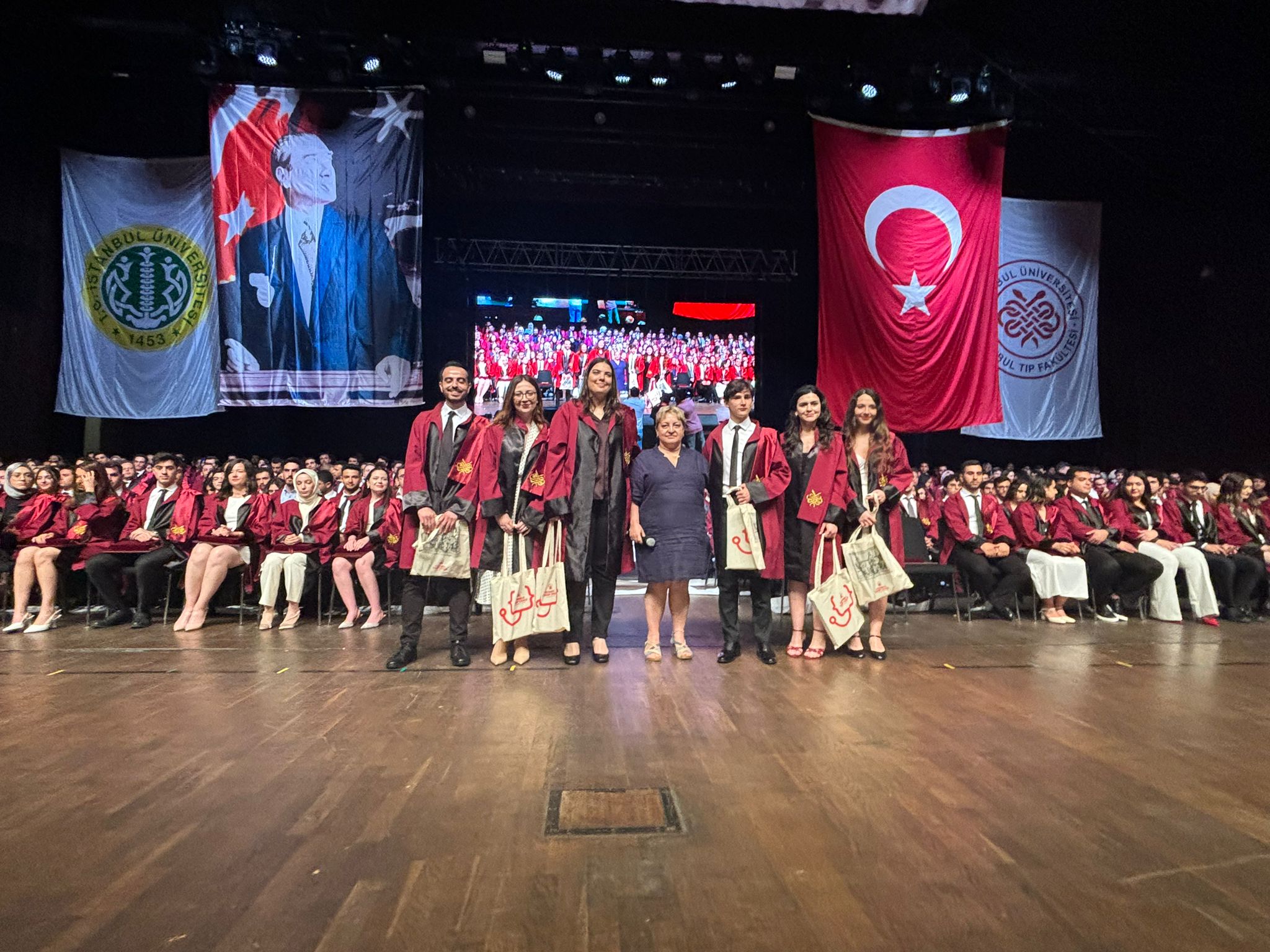 İstanbul Üniversitesi İstanbul Tıp Fakültesi Mezuniyet Töreninde Genç Meslektaşlarımızın Coşkusunu ve Mutluluğunu Paylaştık